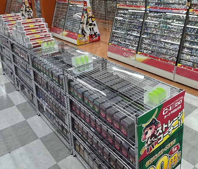 安価コーナーには大量の優良カードが合計5万枚以上！！