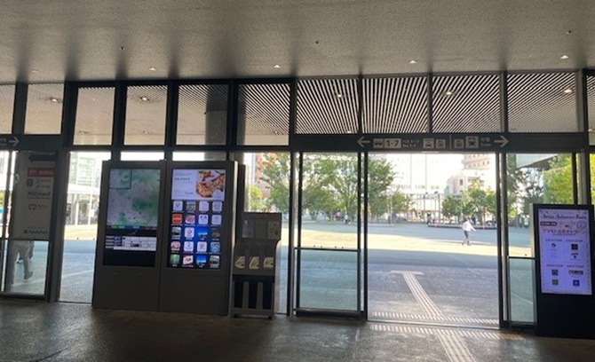 JR熊本駅で下車後、白川口から駅を出ます。